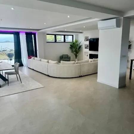 ヴィラ Villa Furdenheim